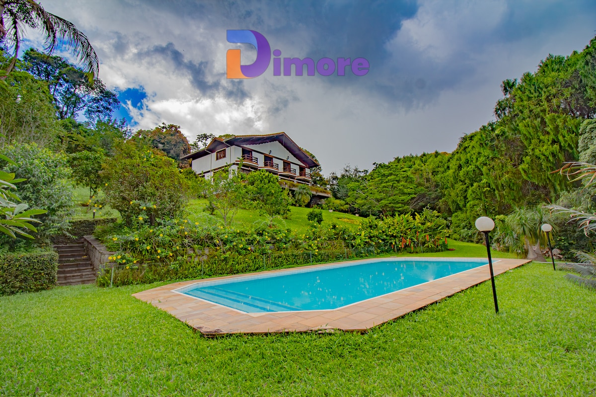 Casa com piscina em Teresópolis