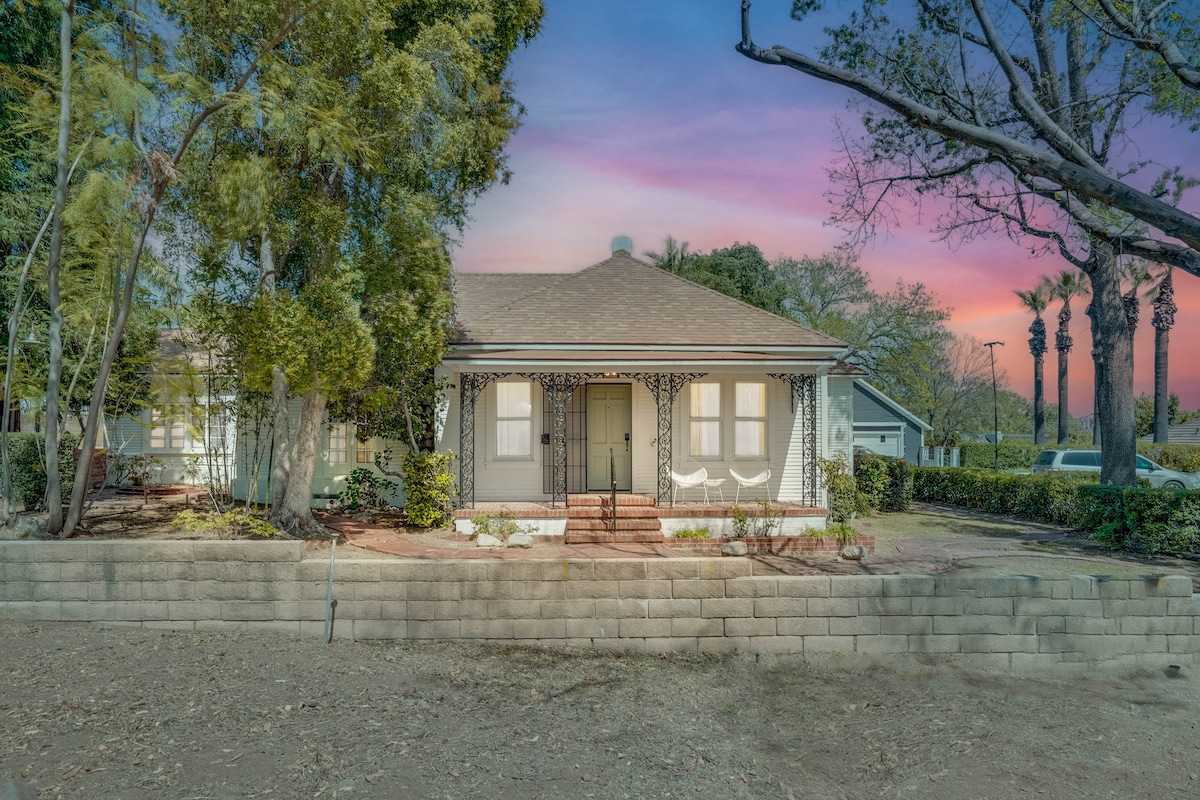 A Exquisite Vintage Rare Historical Ranch House!