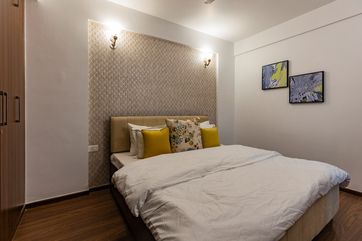 Cozynest ~ 1-Bedroom Luxe Studio in Dehradun