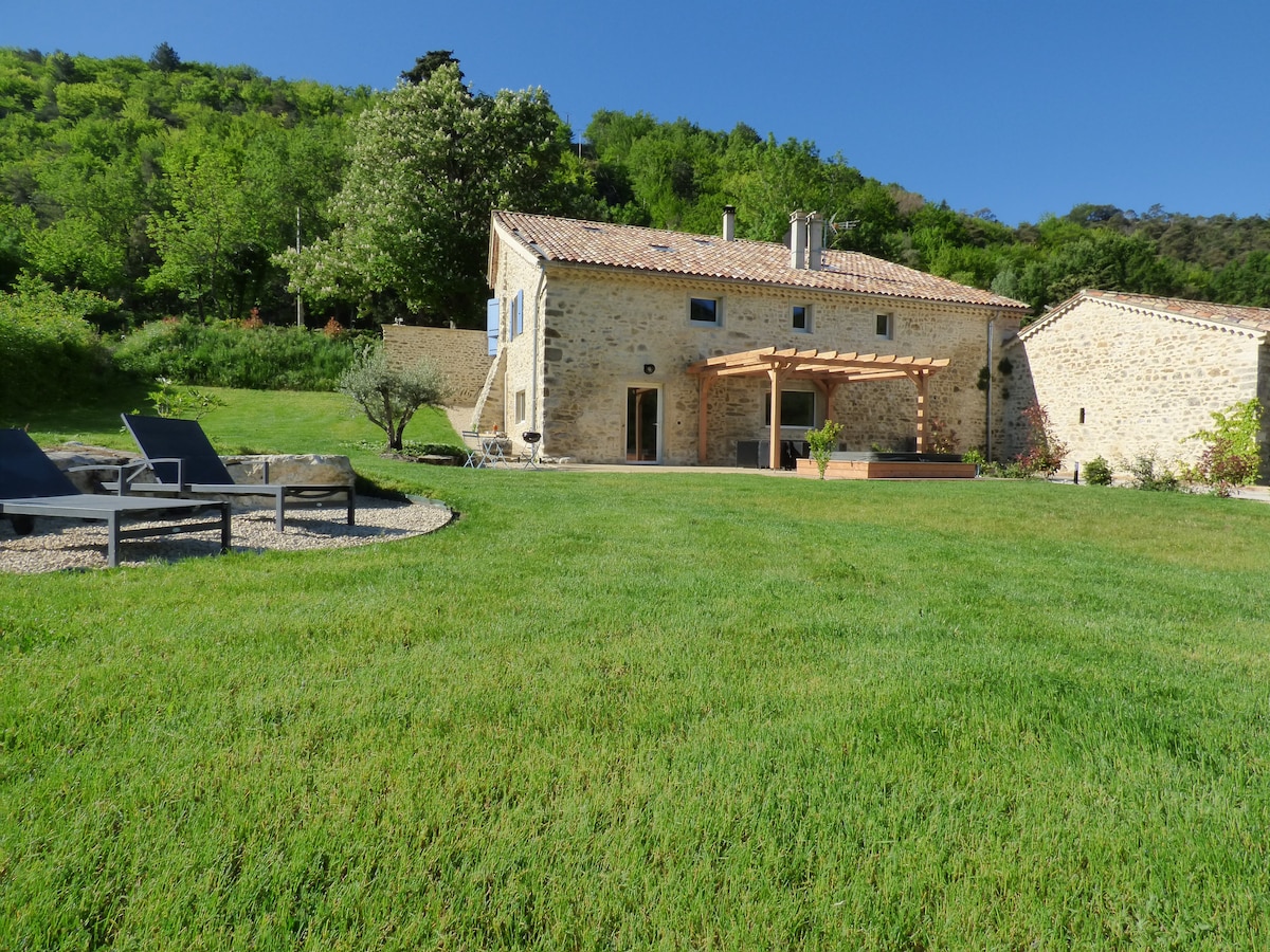 "Camin'hôtes"  
  Gîte Spa Drôme Lavande