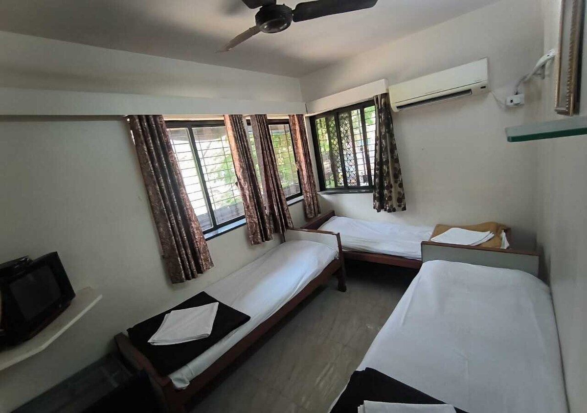 AC Double Bed Room@ Mumbai