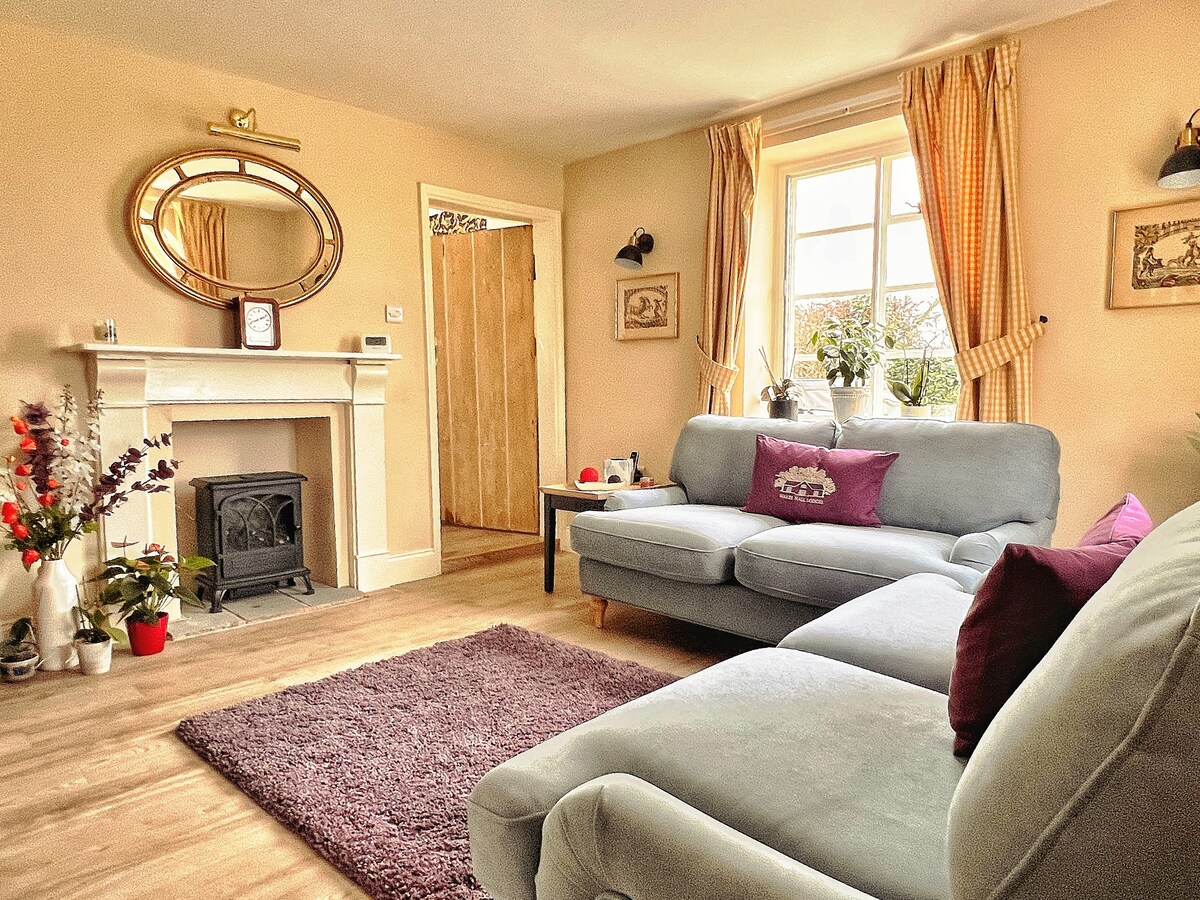 Comfortable & Luxurious Grade II Listed cottage.