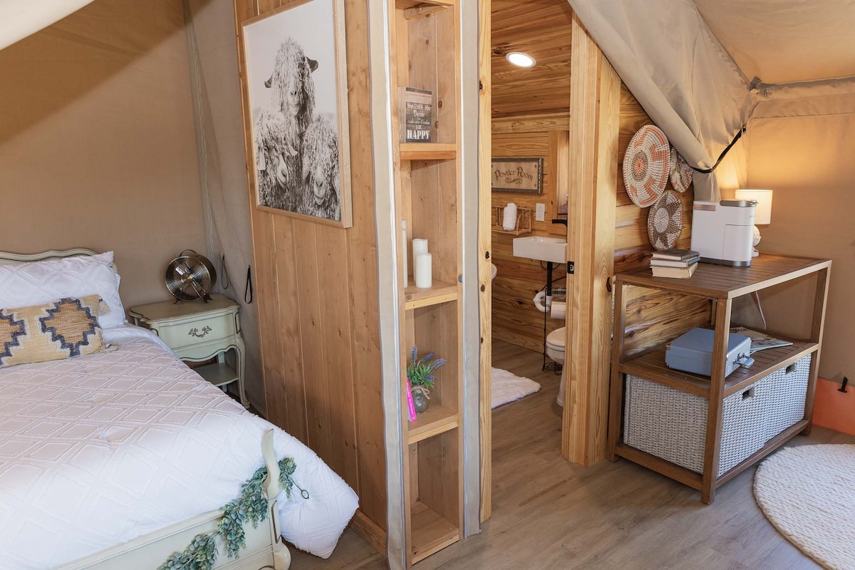 Luxury Lake Glamping: Full Bed, Clawfoot Tub