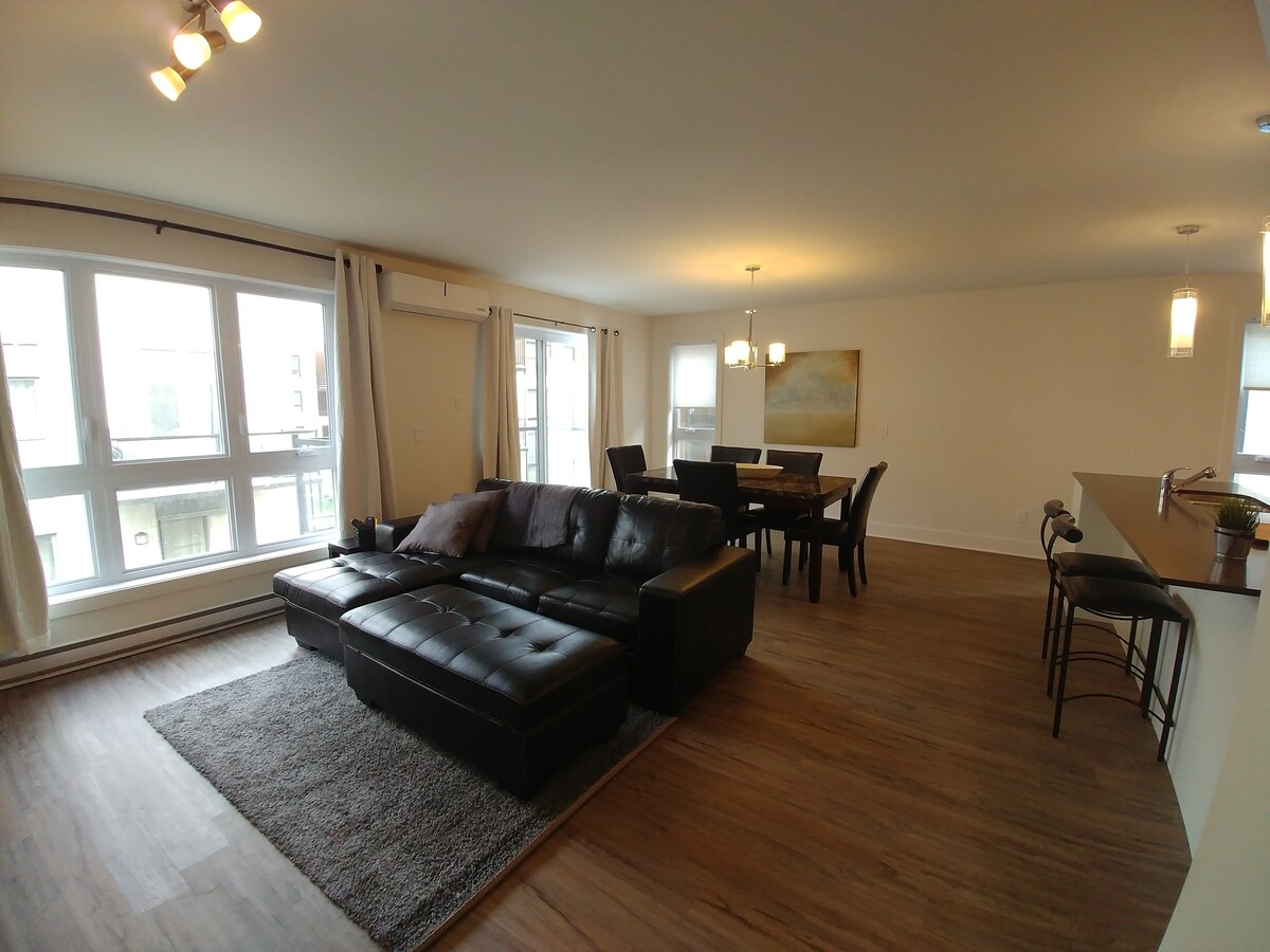 5714-Grand condo moderne