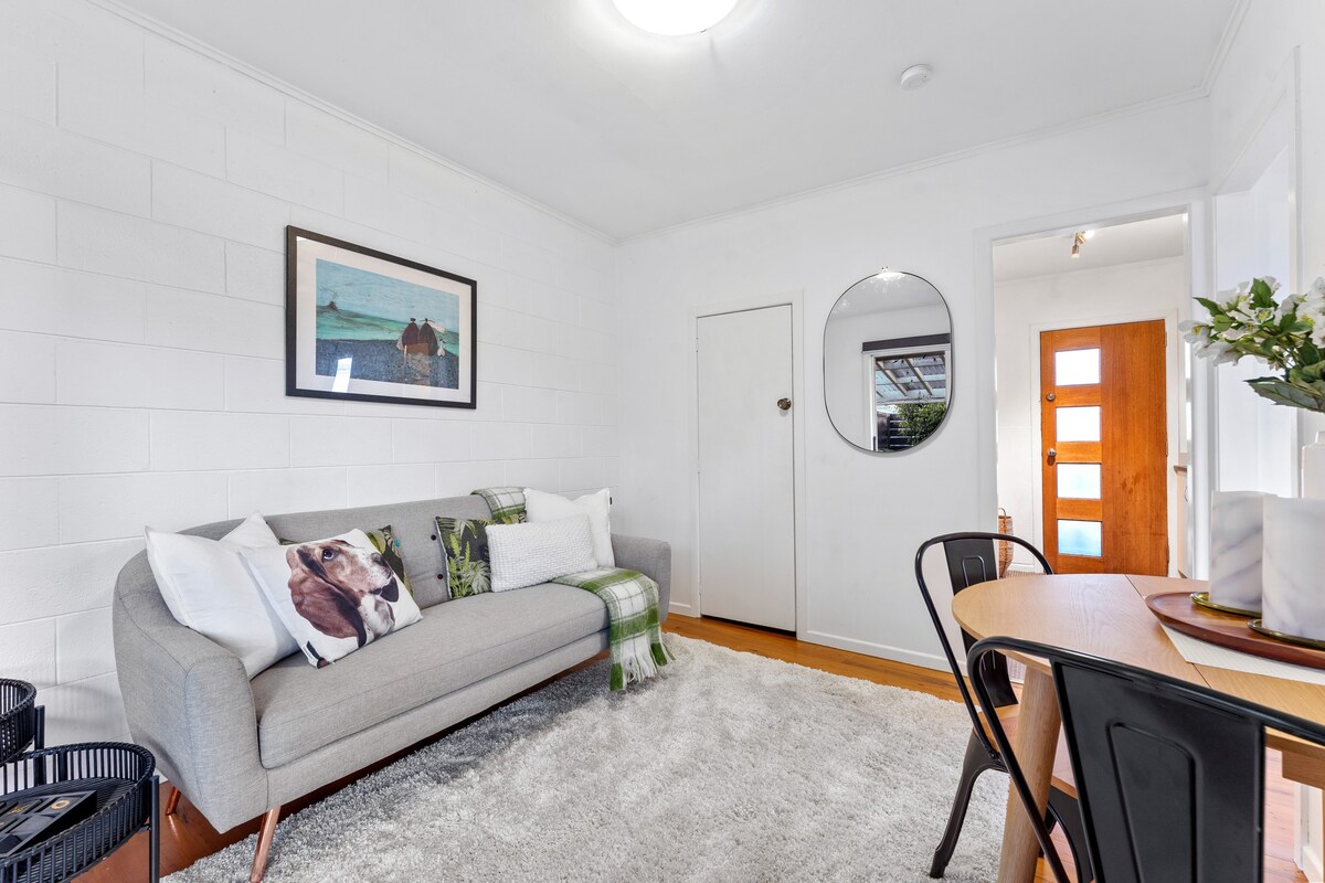 Cute, Cosy Auckland Home