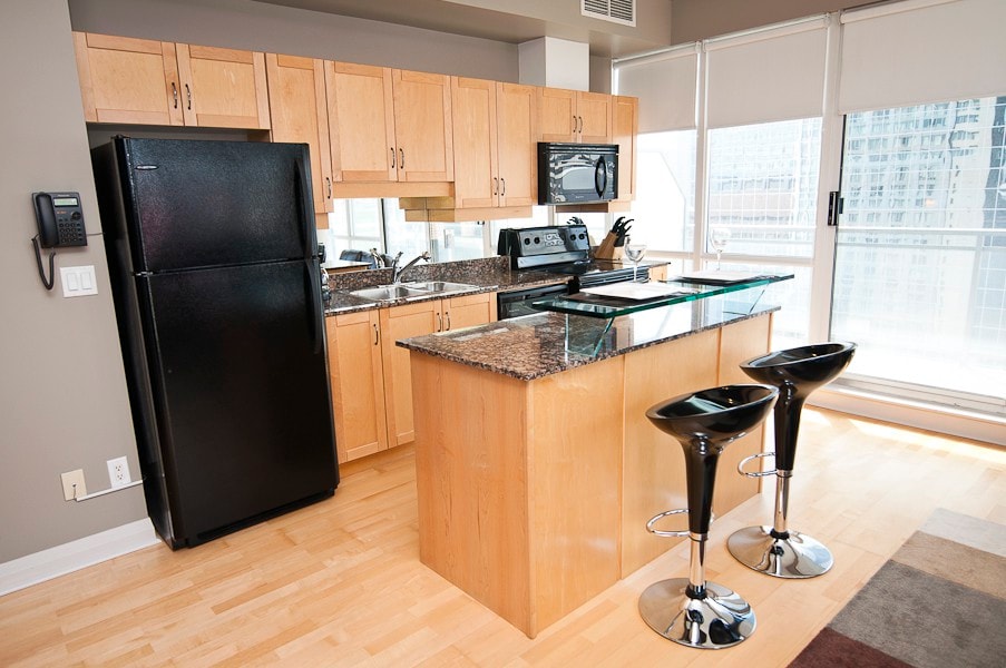 Central 1BR plus den, equipped
