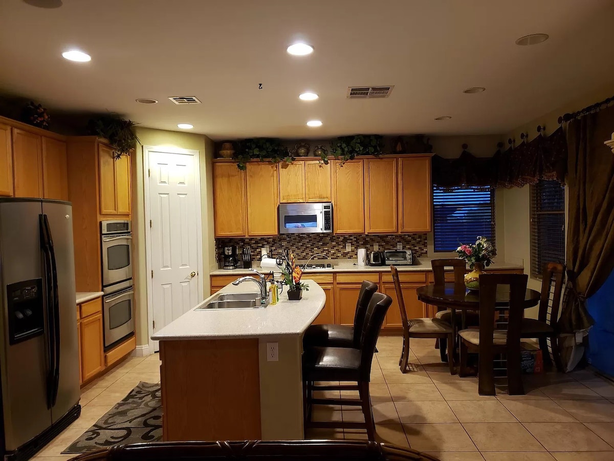 3-Bed Home in Summerlin w/ Pool