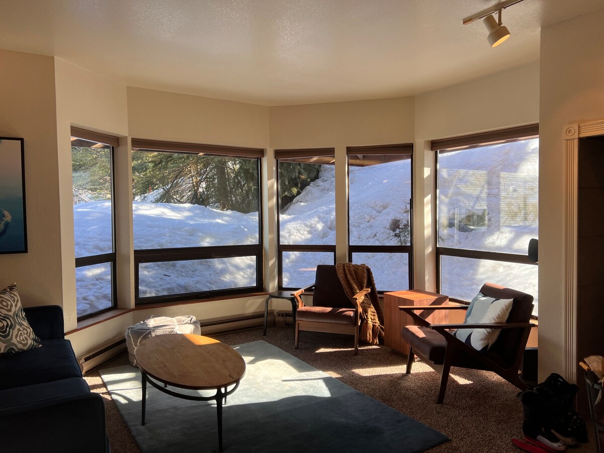 Girdwood Mountain Side Condo