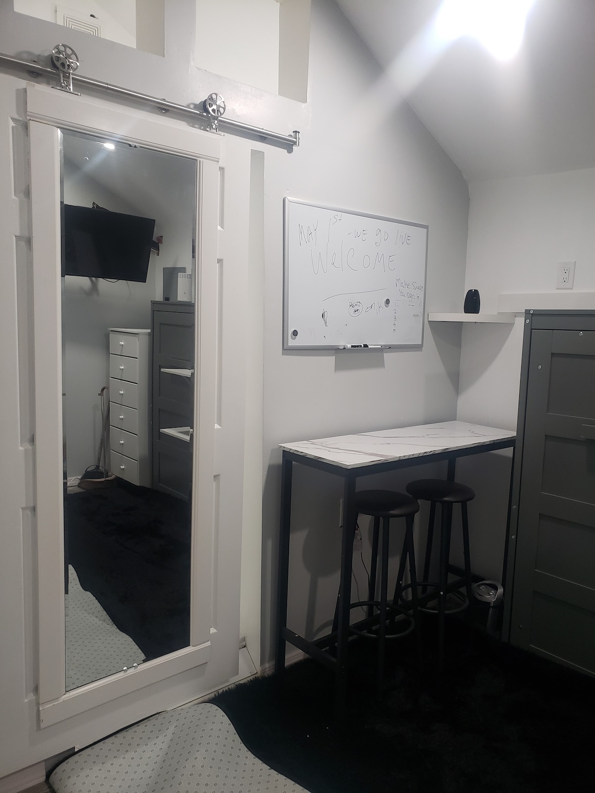 Modern Small Private Studio Tiny Home/Close to NYC