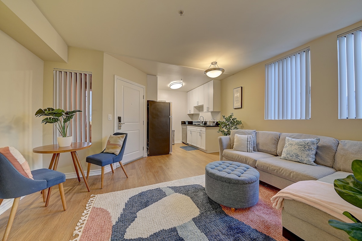 Central Location in the Heart of Santa Monica!