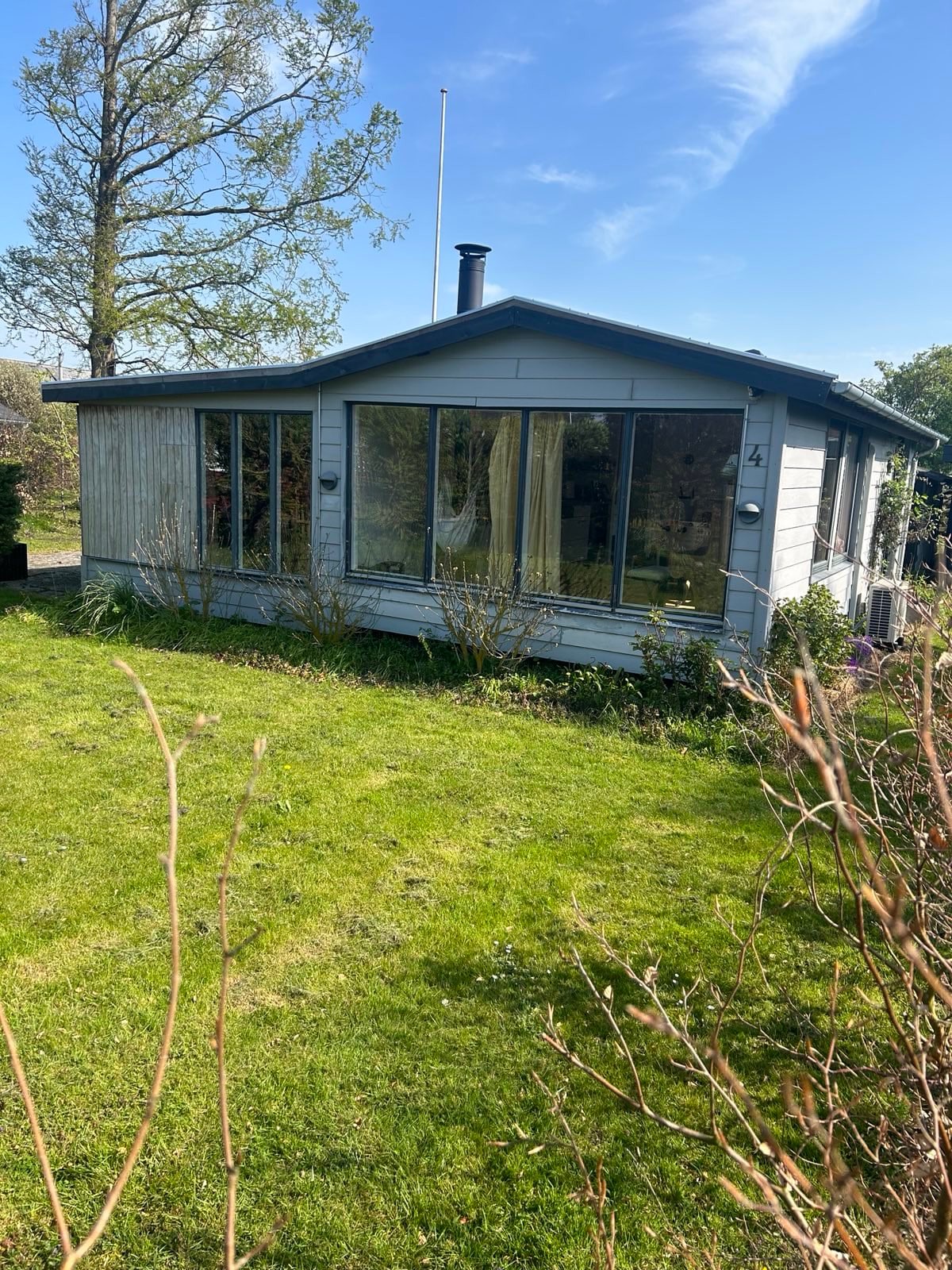 Cosy summerhouse next to beach