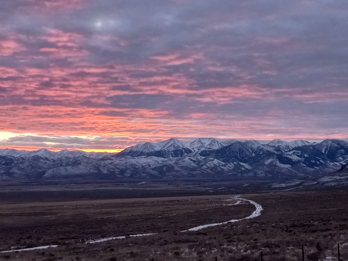 Brand new, luxurious, amazing view, Elk Cabin