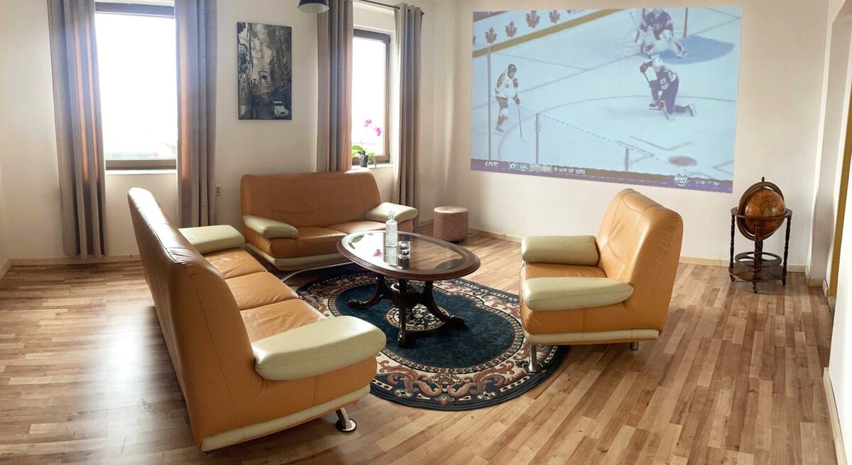 Cozy Apartment with 145" projector screen