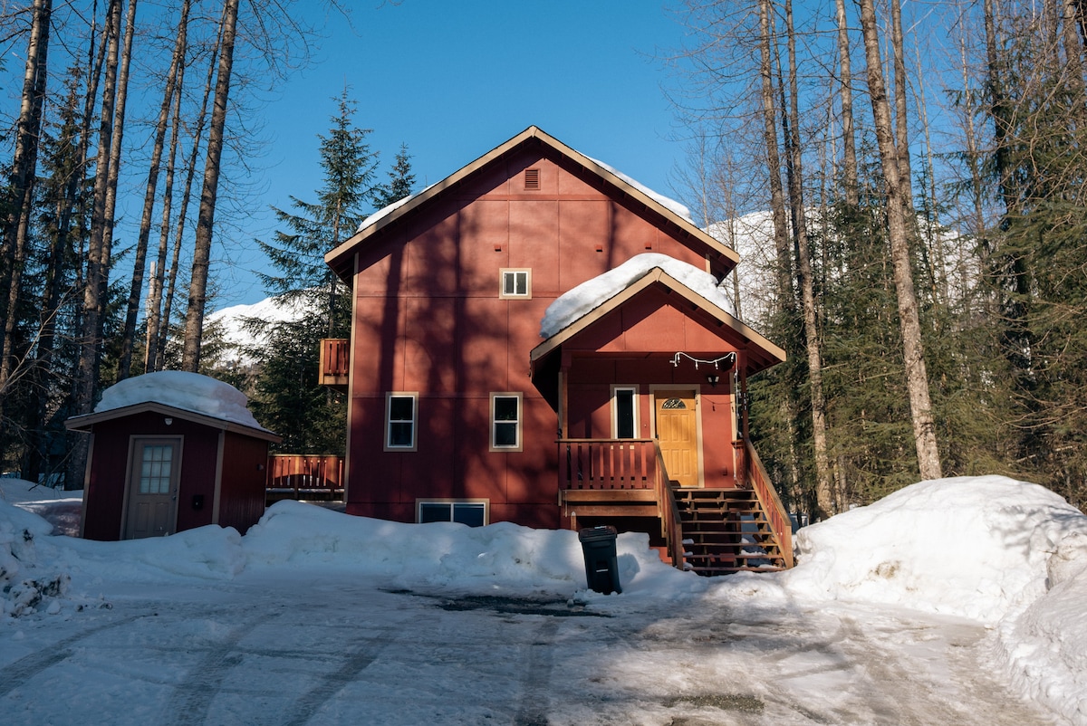 Cozy Girdwood Home