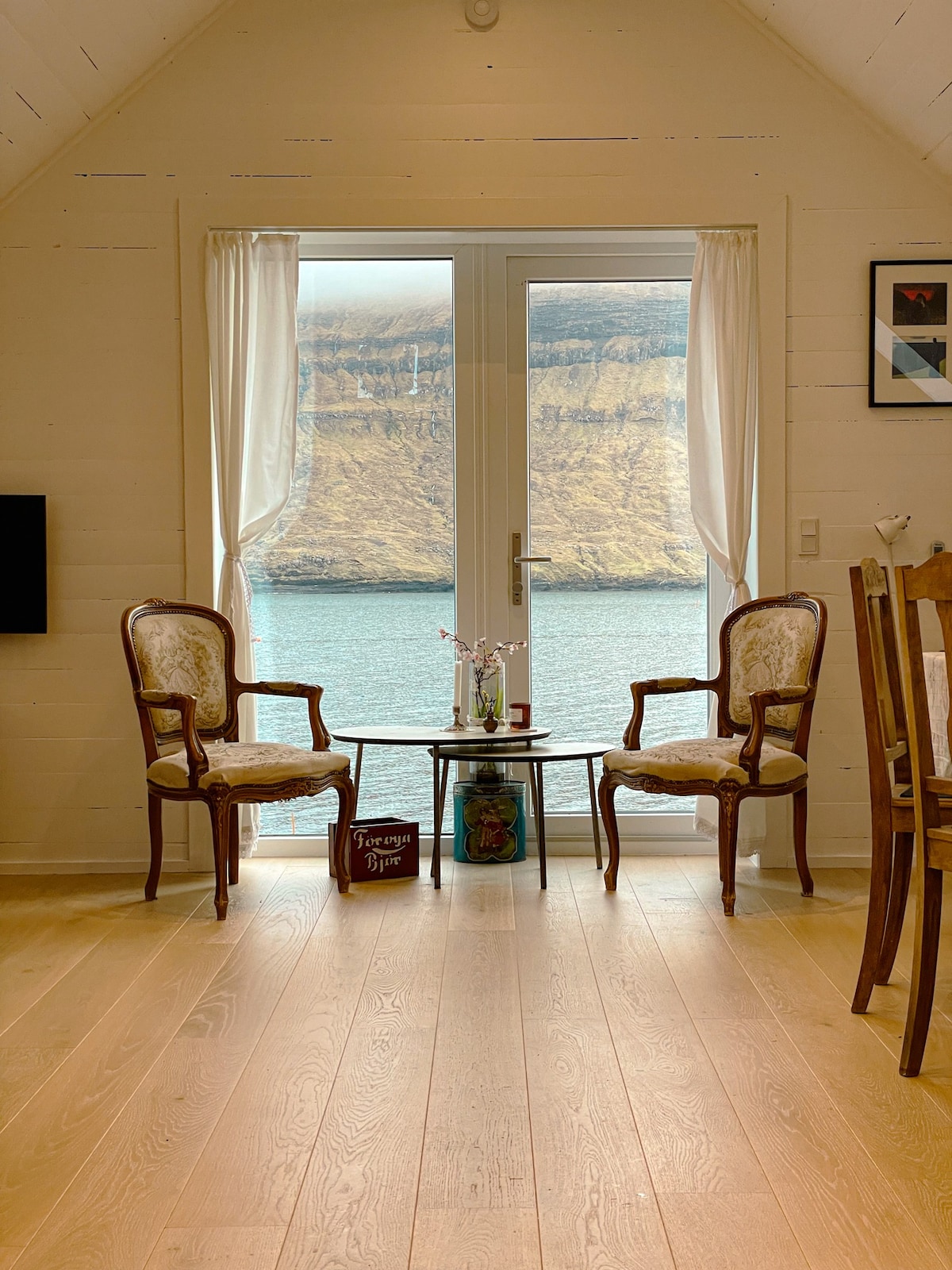 2卧室船屋，可容纳4位房客， Norðoyri