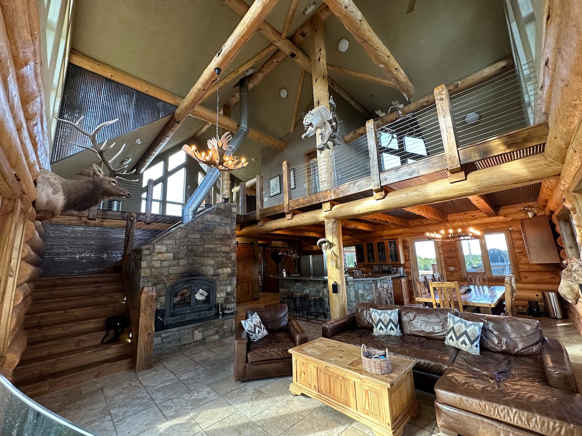 Majestic Mountain Log Home ！