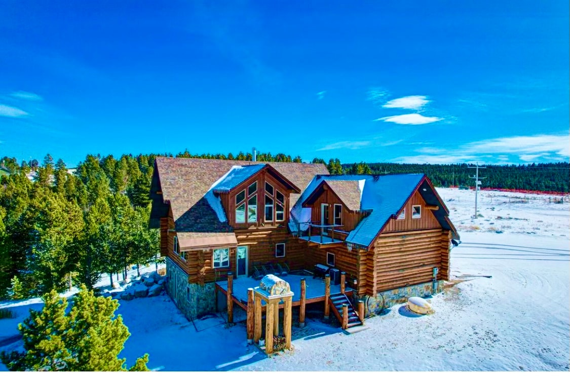 Majestic Mountain Log Home ！