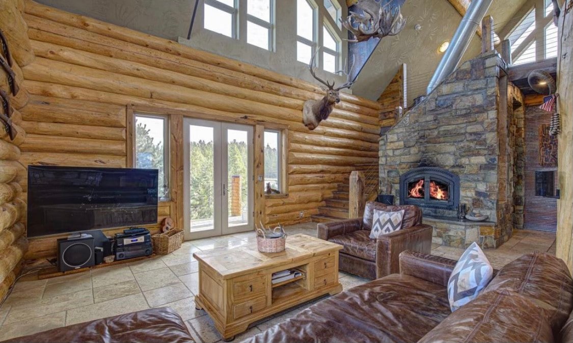 Majestic Mountain Log Home ！