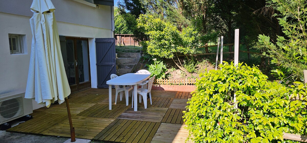 Studio avec terrasse et piscine