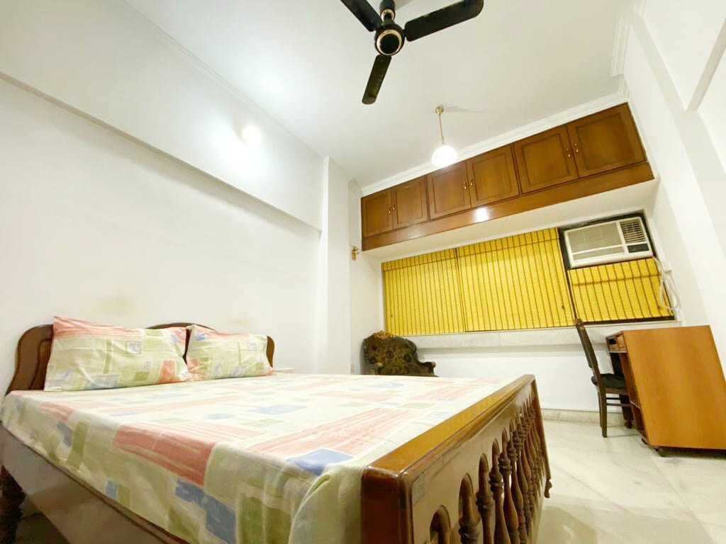 Spacious Furnished Room near BKC