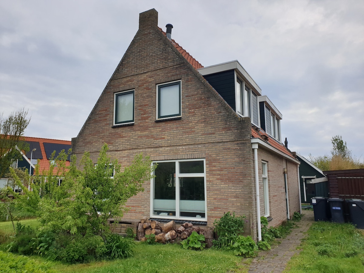 6p Huis aan de rand van Midsland