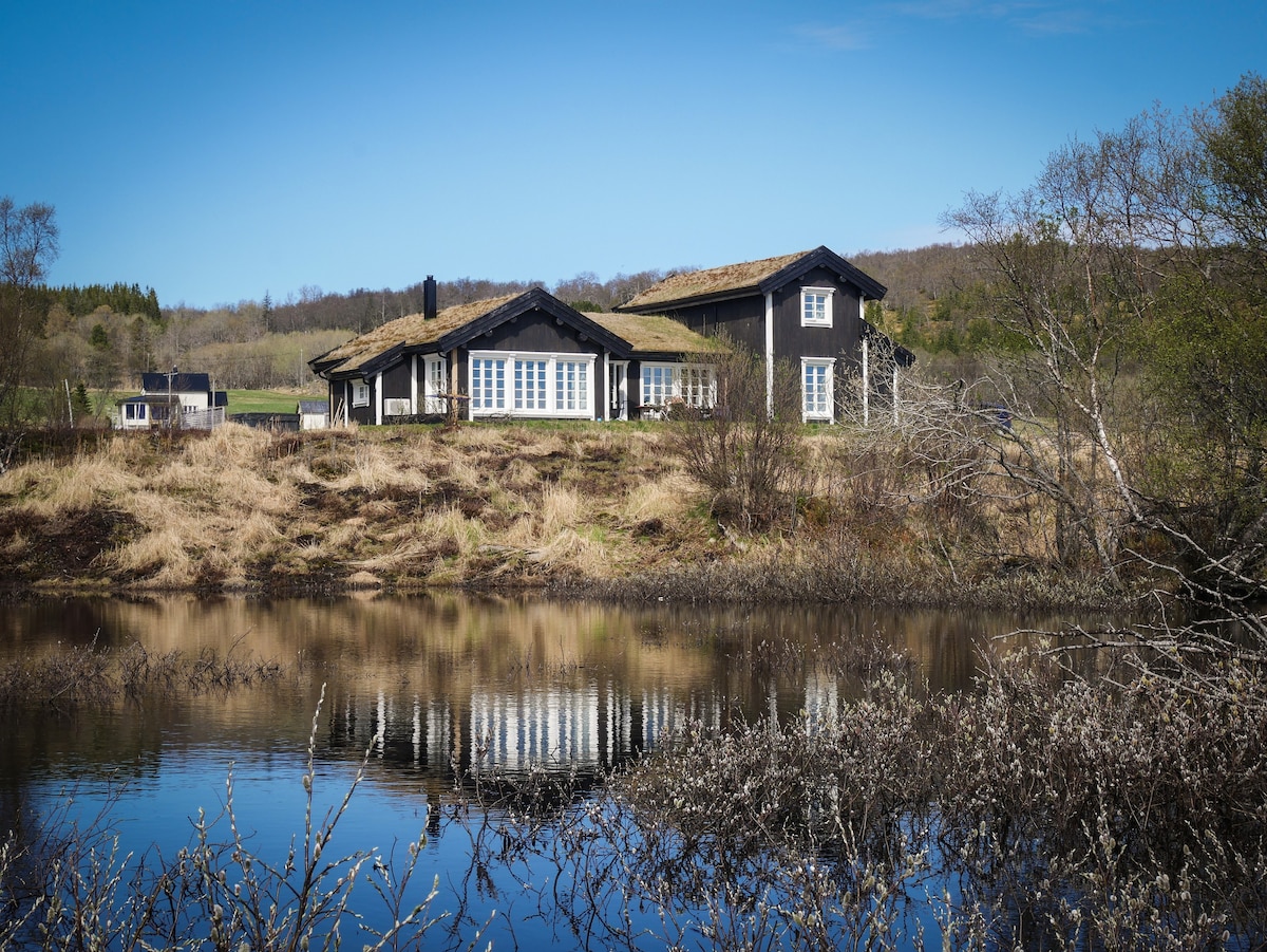 美丽野生的Vesterålen木屋，配备热水浴缸