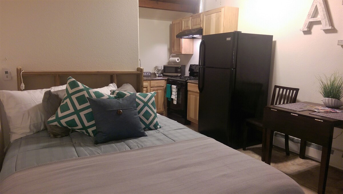 Downtown Suite w/Full Kitchen