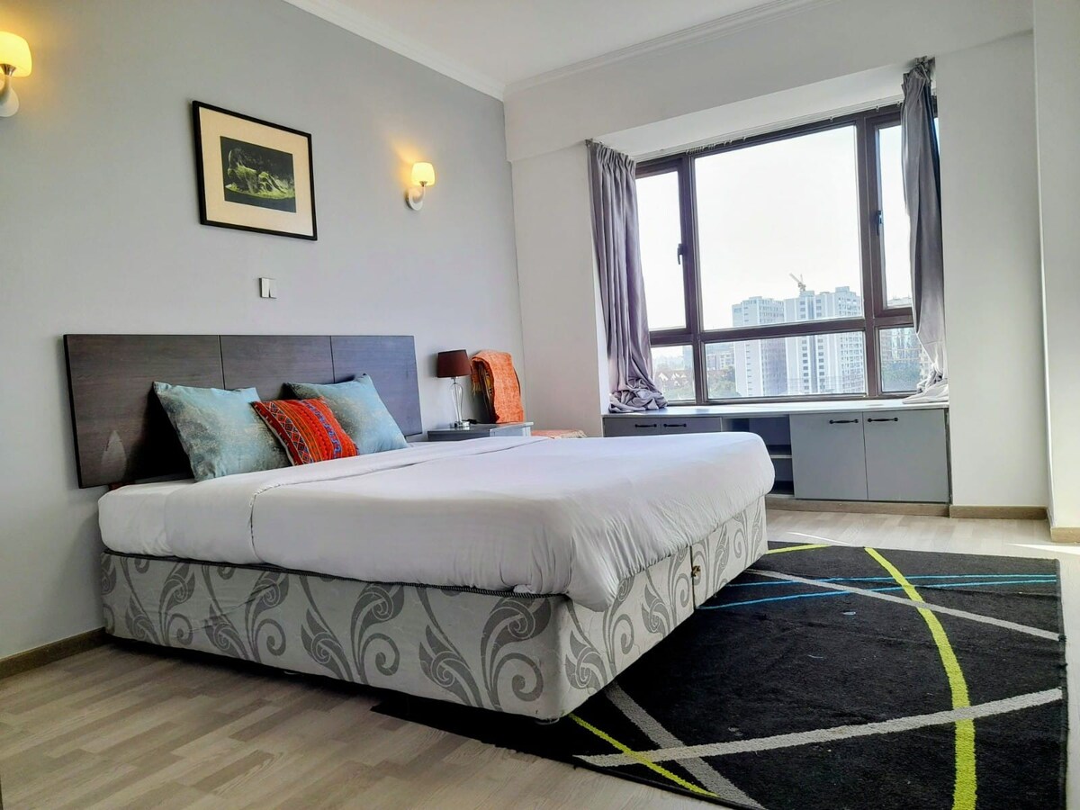Monicah's swanky suite 3br-cozy