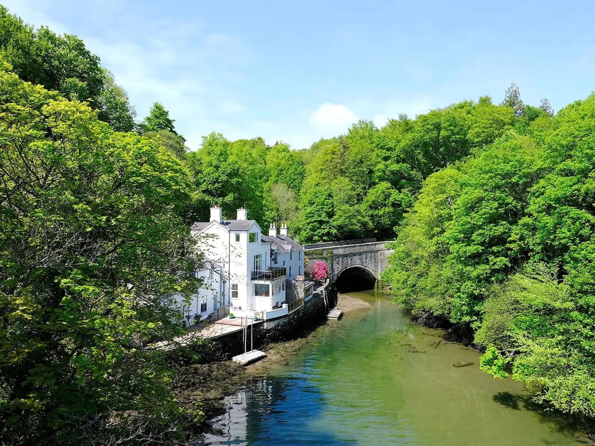 Waterside - Luxury Menai Bridge