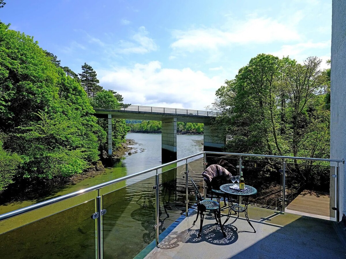 Waterside - Luxury Menai Bridge