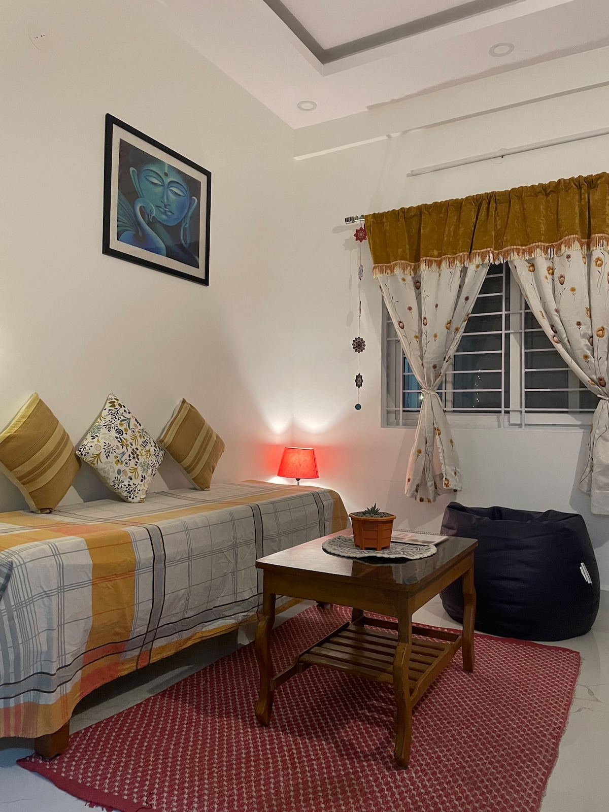 Sunshine Retreat2- Ekansh Residence: 1 Bedroom Apt