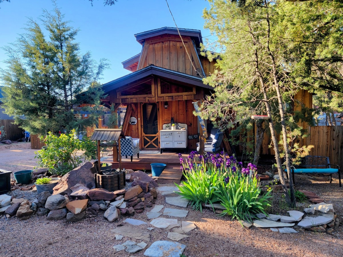 Cozy Master Suite w/ Backyard Paradise