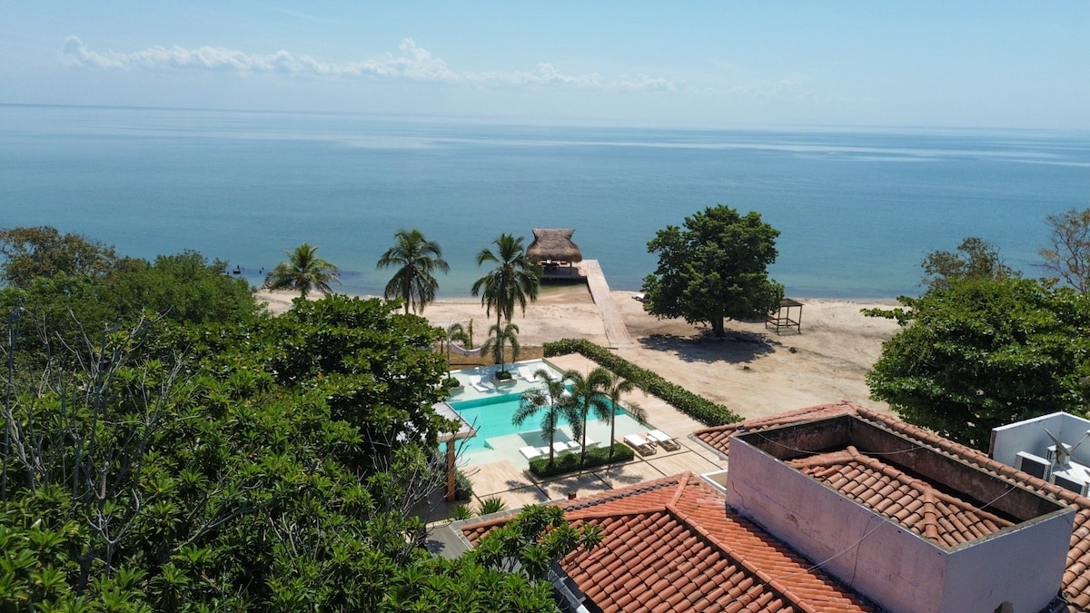 Isla La Paz en Cartagena - Playa y piscina