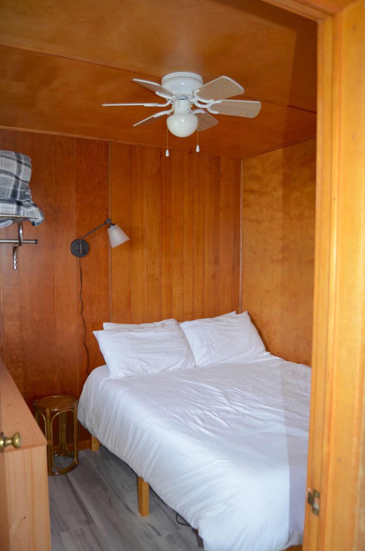 Stemac's Bayview Cabin 1
