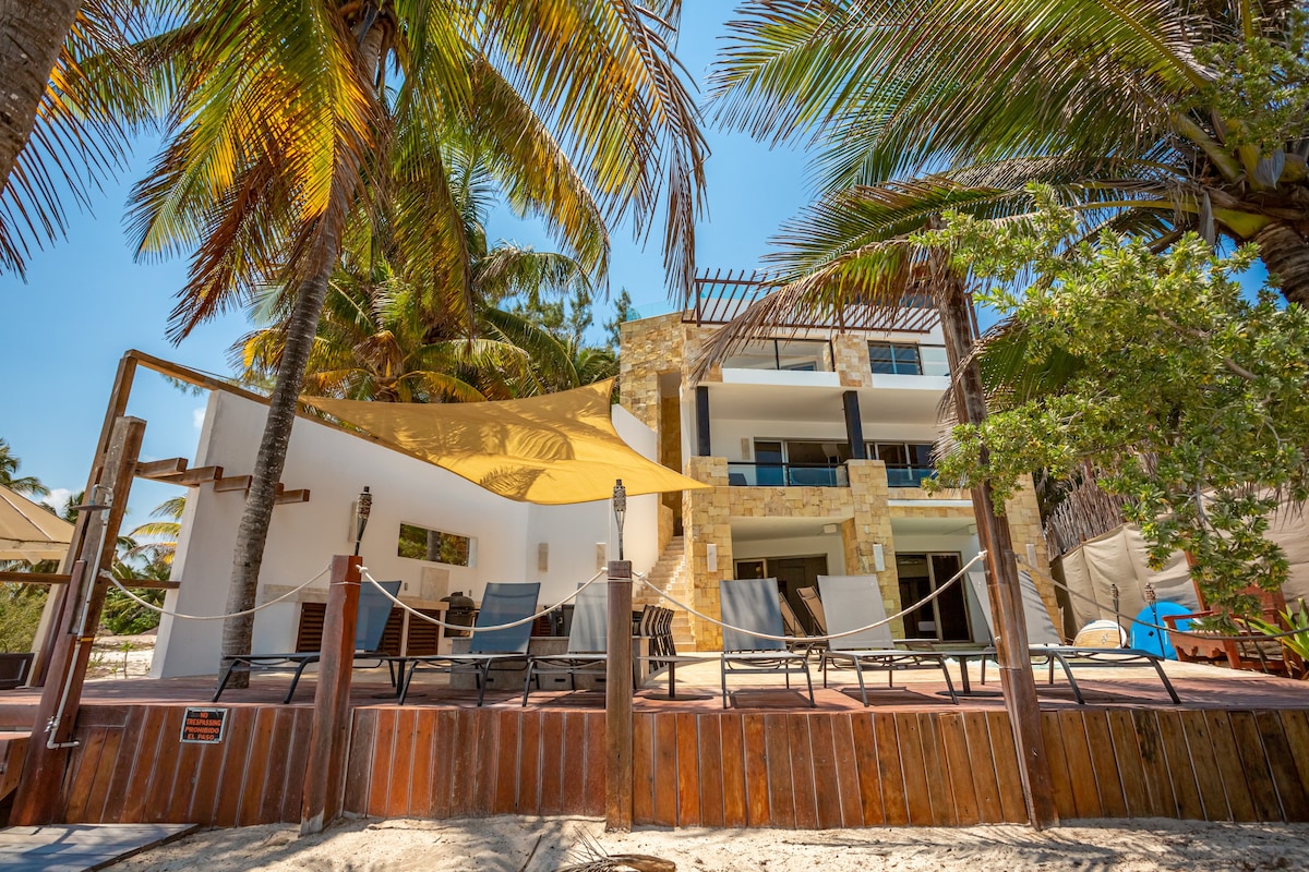 Villa Asisi. Luxury Beachfront