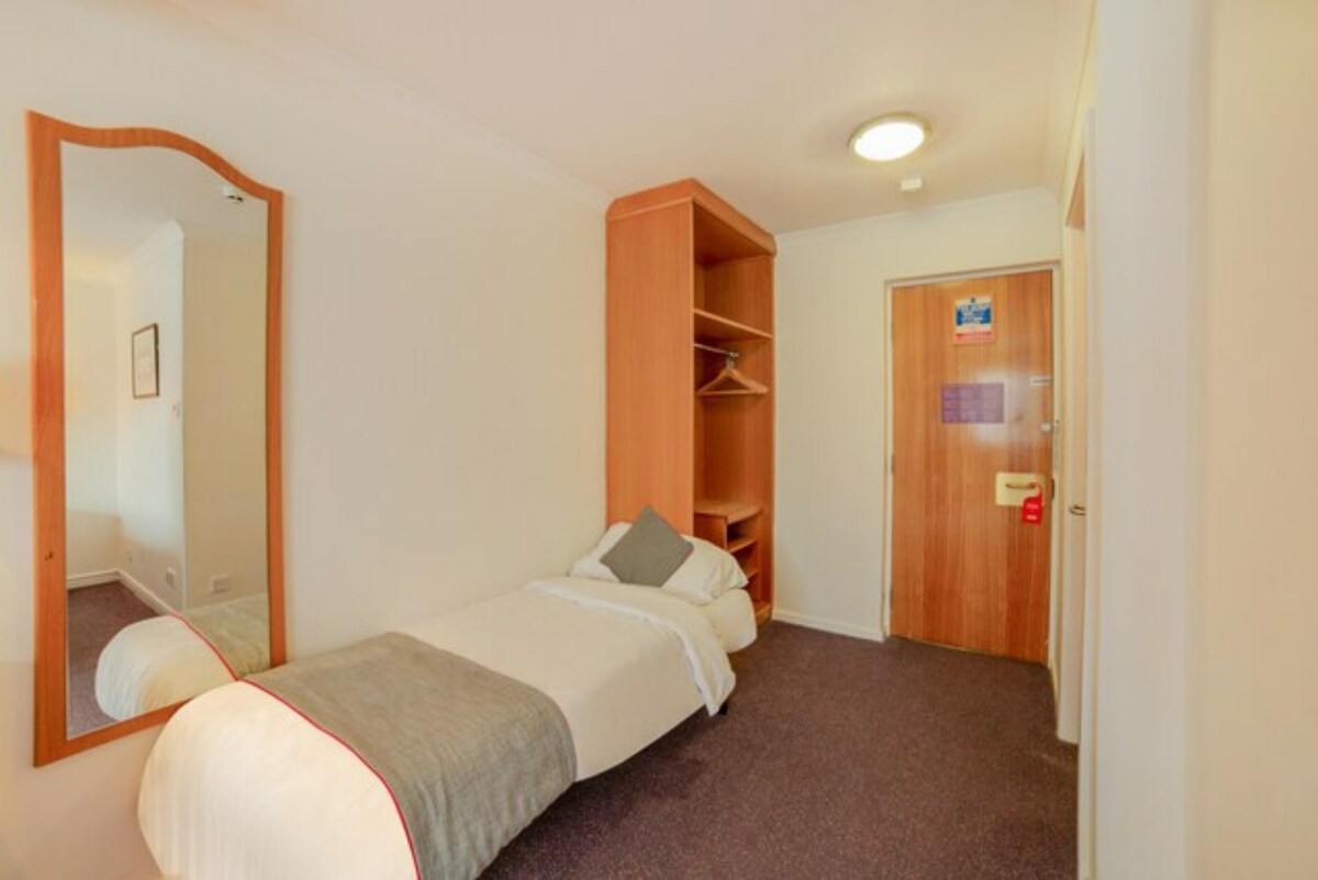 Premier Inn St Helens Standard Family of 3 Room