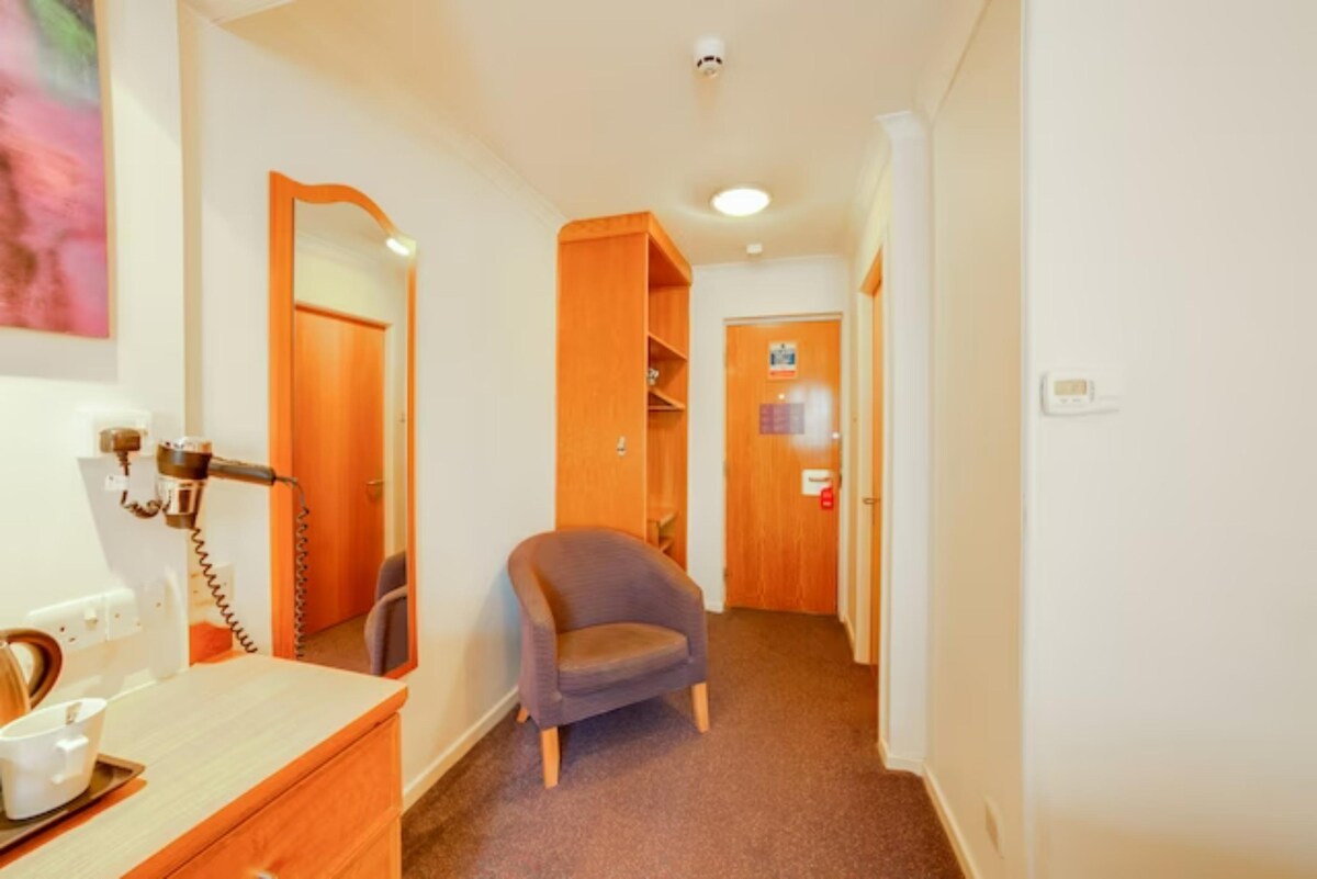 Premier Inn St Helens Standard Twin Room