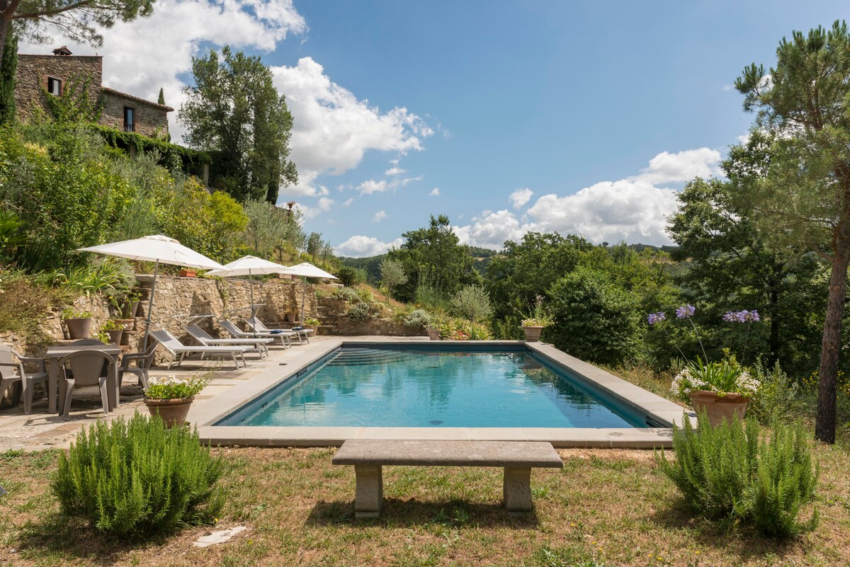 Beautiful Umbrian Farmhouse with Pool & Views