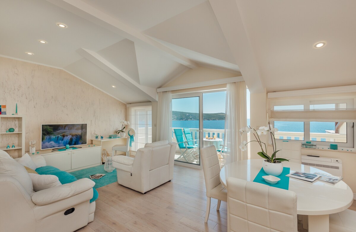 Luxury Sea View Apartment B3