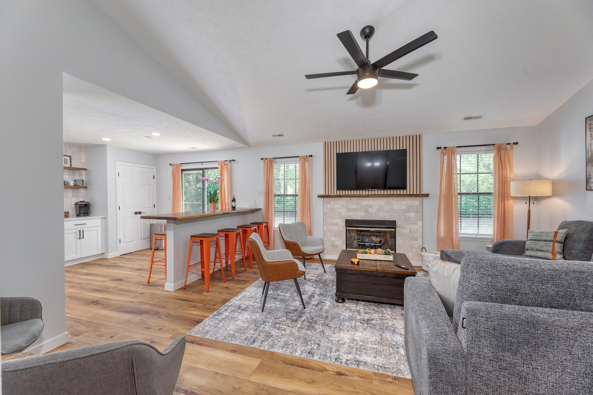 Cozy Orange Ranch in Fishers