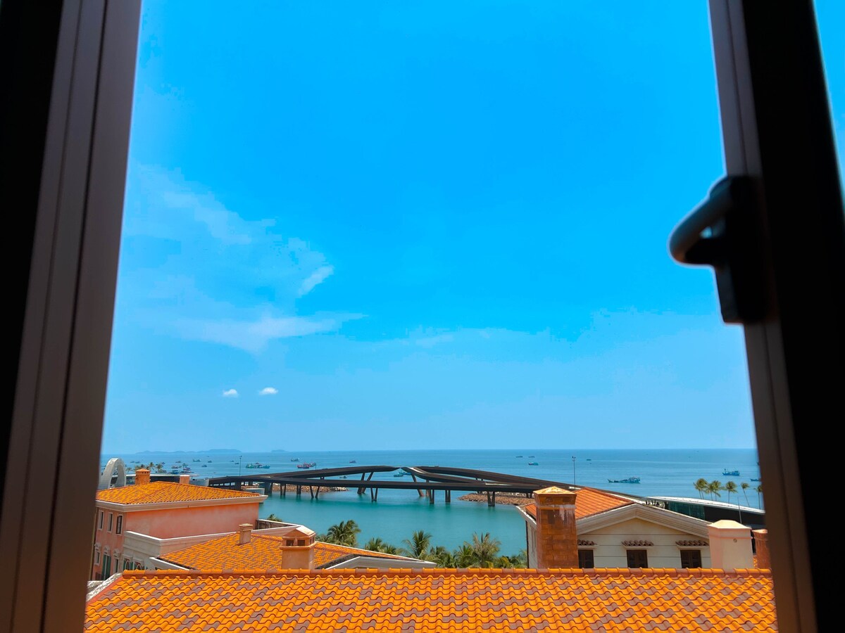 Sea view & fireworks view in 2 bedroom apartment