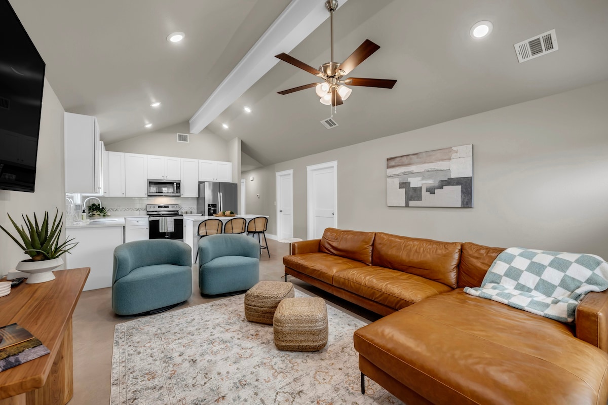 Boutique Airbnb Near LBJ - Game Room- Pet Friendly
