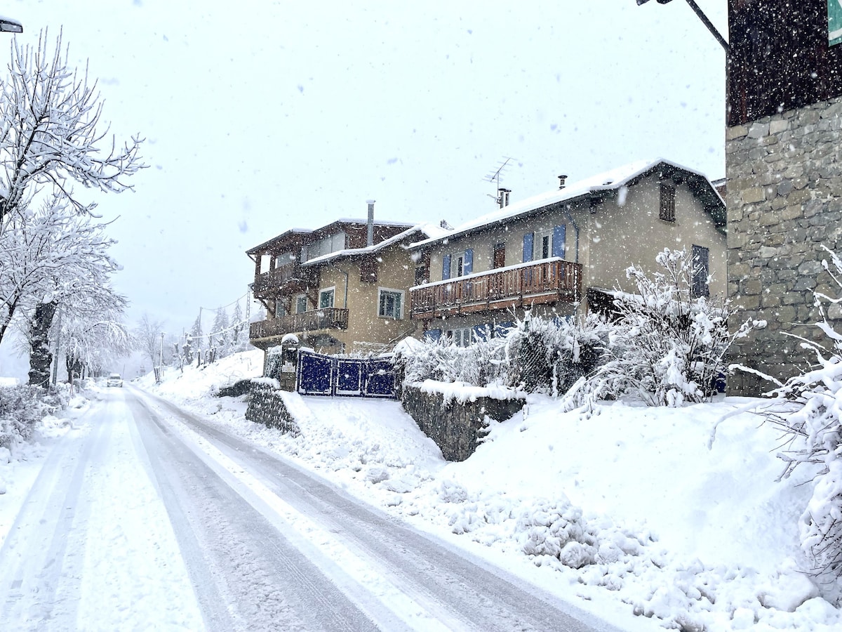 Maison à 50 mètres du village.