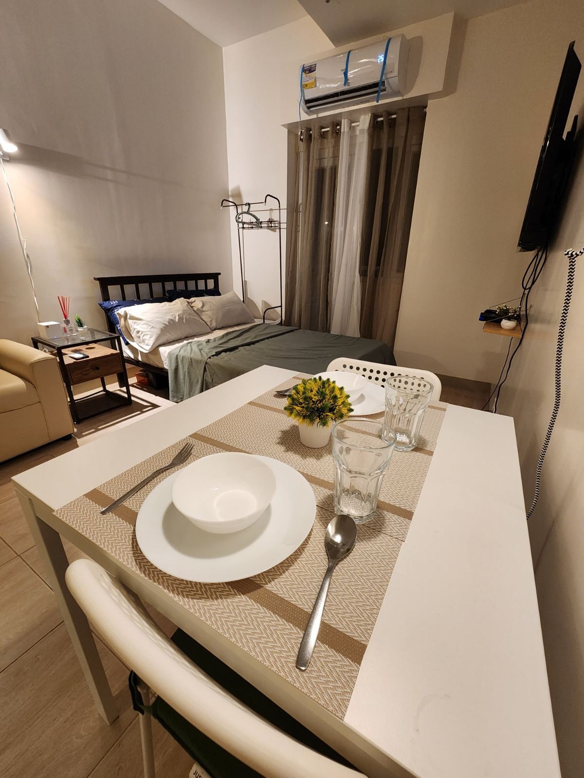 Cozy Minimalist Unit @ Morato QC