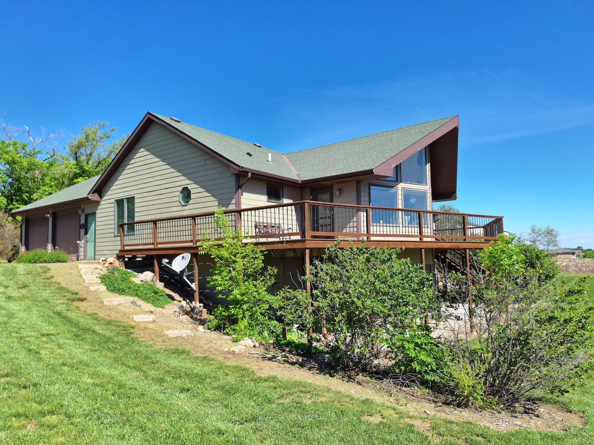 3 Bdrm Acreage w/Panoramic View