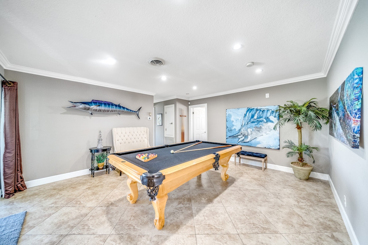 Heated Pool! Waterfront+Pool Table! Close 2 Beach!