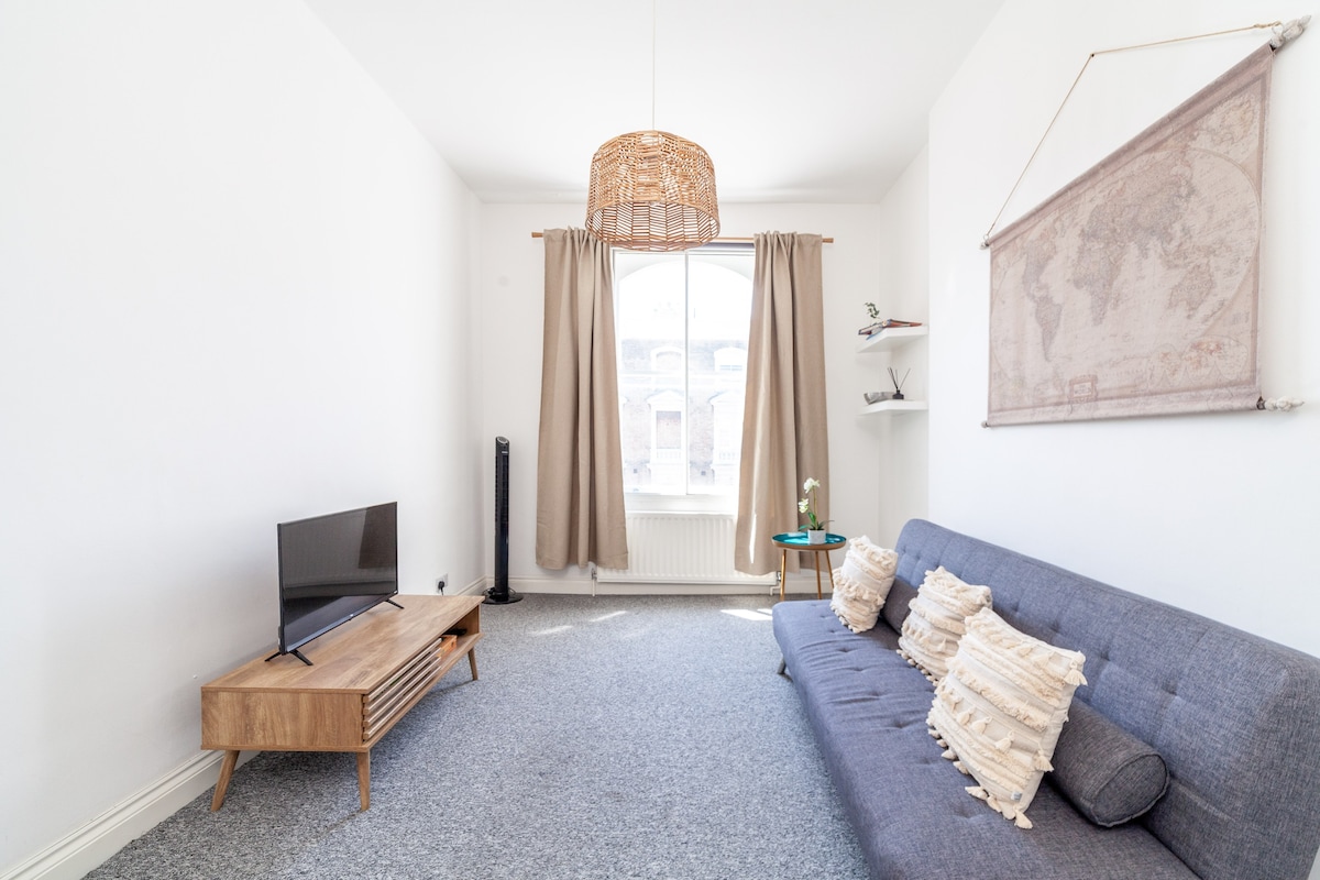 Central 1BR flat in Notting Hill, 1min to Tube