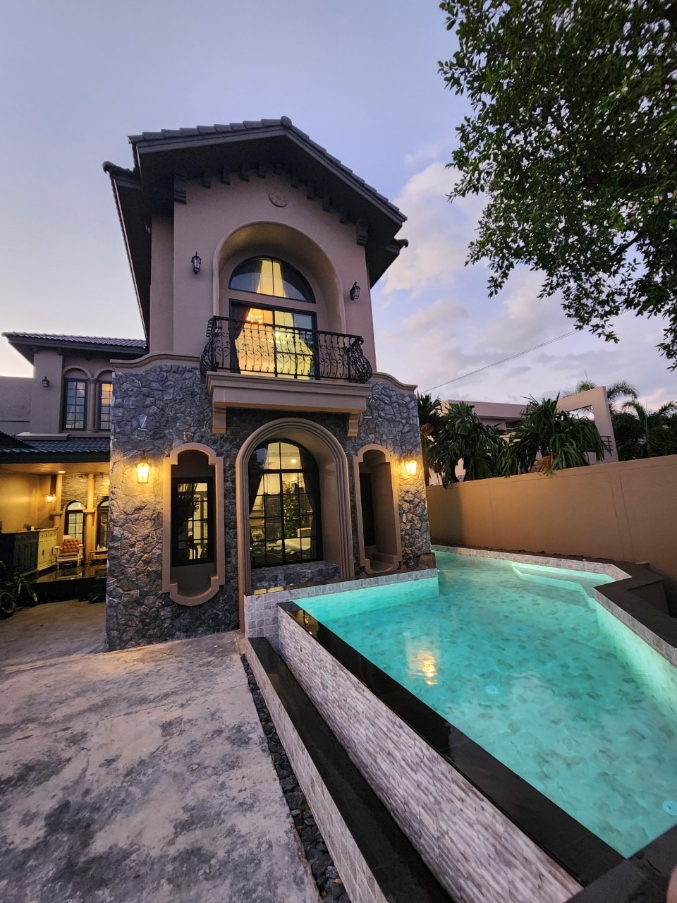 T1-Tuscany Pool Villa-บางแสน