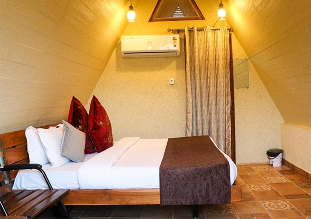 Chalet Double Rooms ! Moustache Panarpani retreat