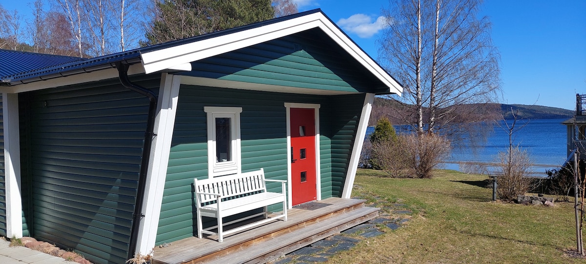 Veåsand, stuga med badstrand